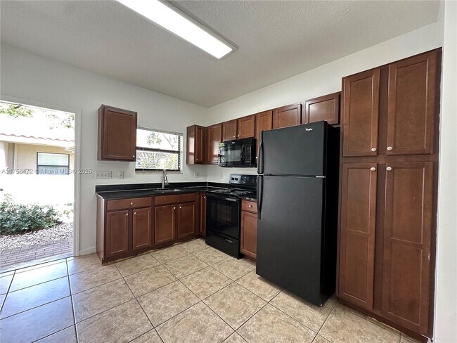 1035 NE 10th Ave in Fort Lauderdale, FL - Building Photo - Building Photo