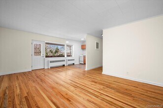 437 Pelham Rd in New Rochelle, NY - Building Photo - Building Photo