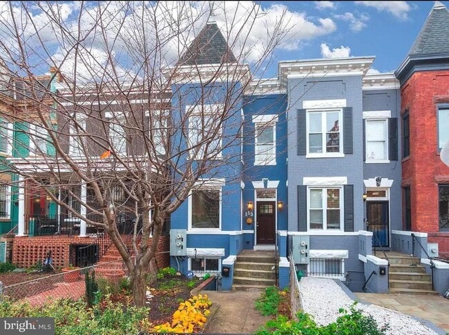 property at 113 R St NE