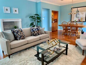 2478 Bering Dr in Houston, TX - Building Photo - Building Photo