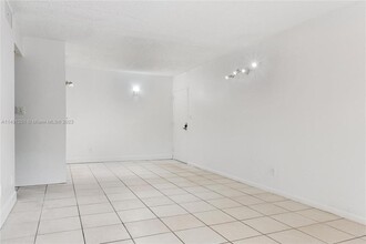 5841 Washington St in Hollywood, FL - Building Photo - Building Photo