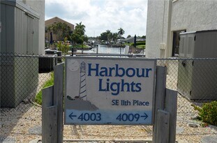 4009 SE 11th Pl in Cape Coral, FL - Building Photo