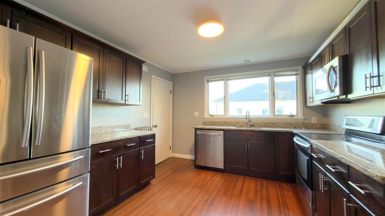 62 Billings Ave, Unit 2 in Medford, MA - Building Photo