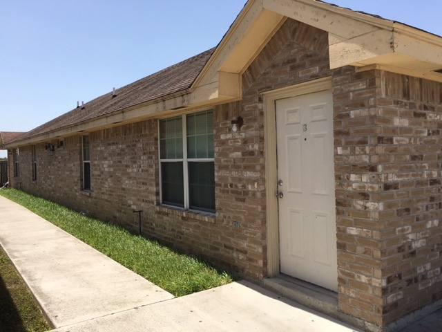 1307 N Sal St, Unit 2 in Edinburg, TX - Foto de edificio - Building Photo