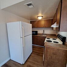 4708 Thunderbolt Ave in Las Vegas, NV - Building Photo - Building Photo