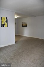 3360 Woodburn Rd in Annandale, VA - Building Photo - Building Photo