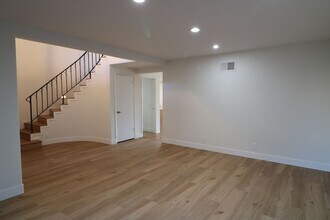 19280 Pebble Beach Pl in Los Angeles, CA - Building Photo - Building Photo