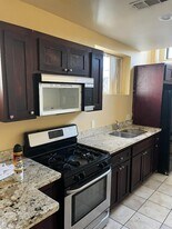 14537 Archwood St in Los Angeles, CA - Building Photo