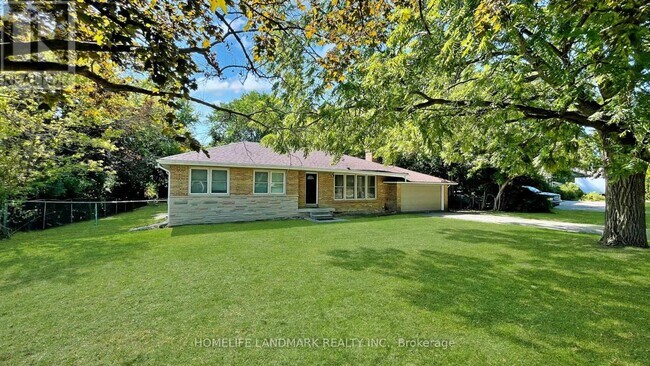 11 Uplands Ave in Vaughan, ON - Building Photo - Building Photo