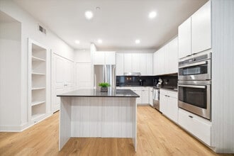 2137 Pelham Dr in Houston, TX - Building Photo - Building Photo