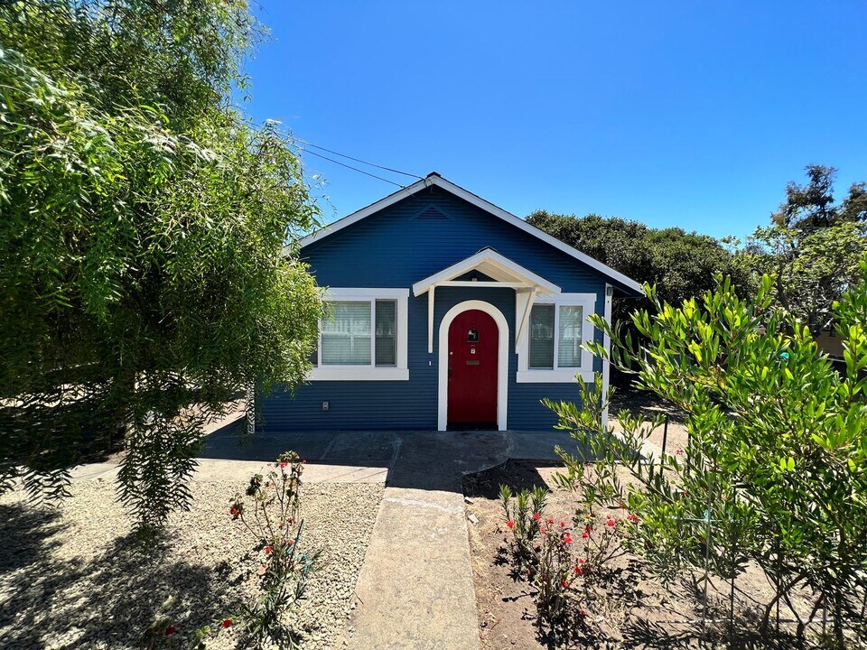 944 Sonoma Ave in Seaside, CA - Building Photo