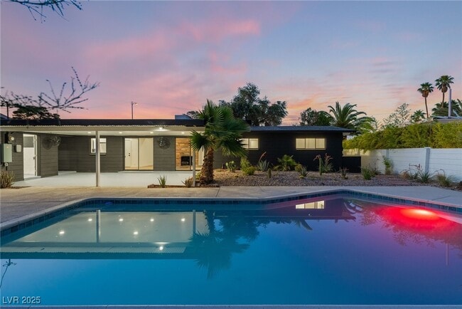 property at 548 E Oakey Blvd