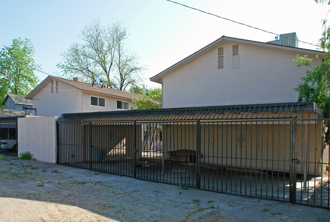 609-617 N College Ave in Fresno, CA - Building Photo - Building Photo