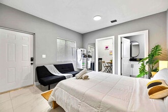 1540 NW 46th St in Miami, FL - Building Photo - Building Photo
