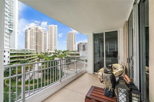 701 Brickell Key Blvd, Unit 604 in Miami, FL - Building Photo - Building Photo