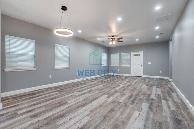 633 Helena Ave in Dallas, TX - Foto de edificio - Building Photo