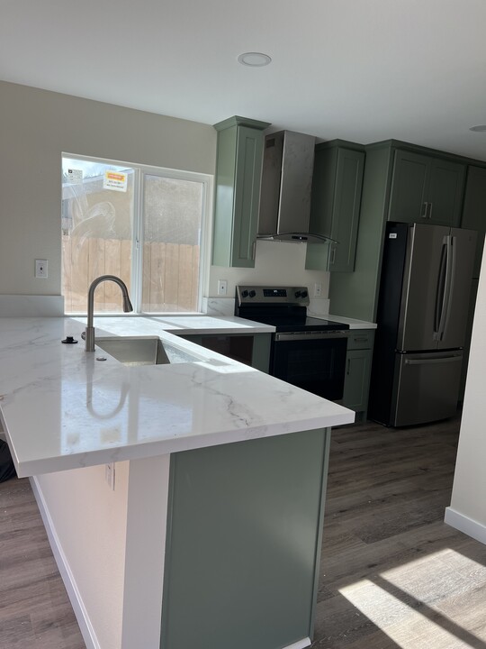 77 J St in Chula Vista, CA - Building Photo