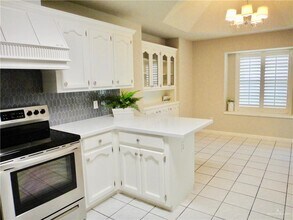 2211 Nicole Dr in Mission, TX - Foto de edificio - Building Photo