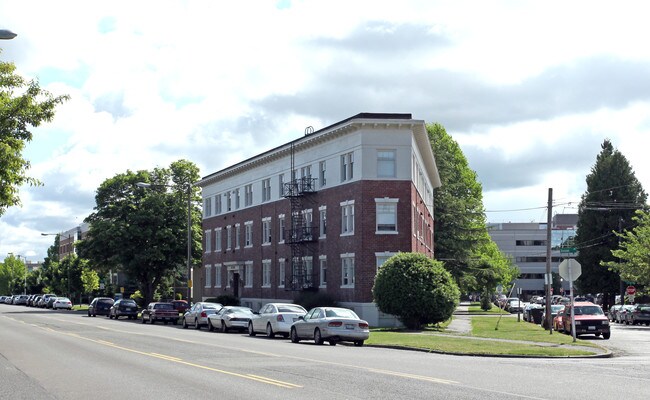 The Berg Apartments in Tacoma, WA - Building Photo - Building Photo