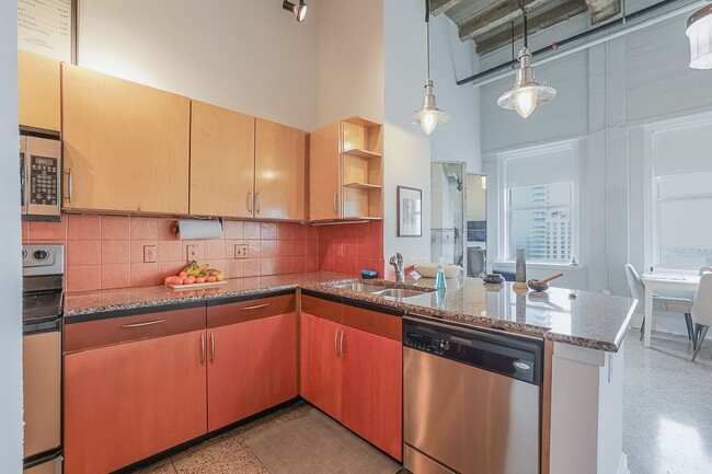 221 W Lancaster Ave in Fort Worth, TX - Building Photo - Building Photo