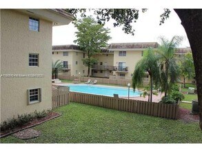 8500 SW 109th Ave in Miami, FL - Building Photo - Building Photo