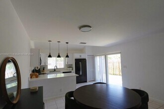 702 Commodore Dr in Plantation, FL - Building Photo - Building Photo