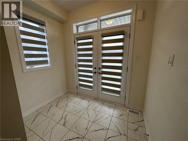 3 Bee Cres in Brantford, ON - Building Photo - Building Photo