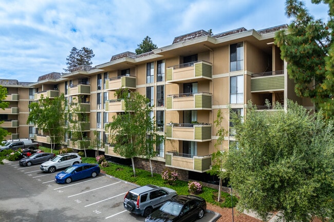 The Highlander in Sunnyvale, CA - Building Photo - Building Photo