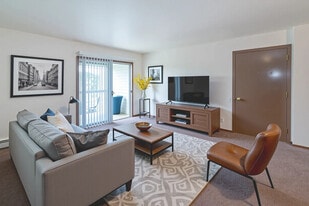 Grissom Estates Apartments in Cicero, IN - Building Photo