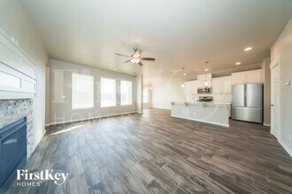 2020 Sara Vista Dr in Yukon, OK - Foto de edificio - Building Photo