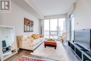 2200 Lake Shore Blvd W in Toronto, ON - Building Photo