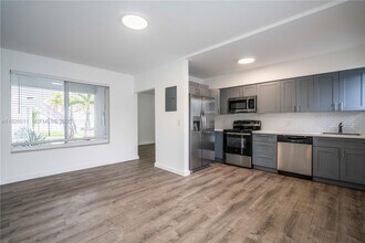 1750 S Treasure Dr in North Bay Village, FL - Building Photo - Building Photo