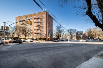 8525 68th Rd in Rego Park, NY - Building Photo - Building Photo