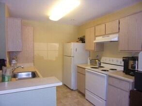 2001 Eastwood Dr in Vacaville, CA - Foto de edificio - Building Photo