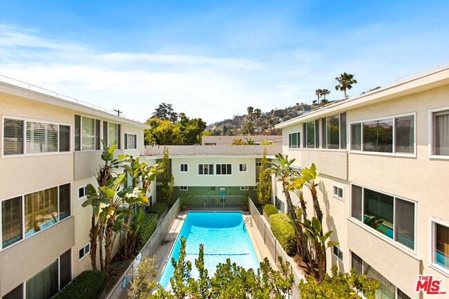 property at 1525 Hayworth Ave