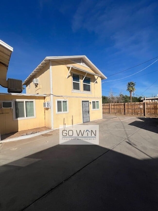 1836 E Harvard St in Phoenix, AZ - Foto de edificio - Building Photo