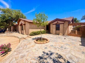 407 Carreta Ct in Laredo, TX - Building Photo - Building Photo