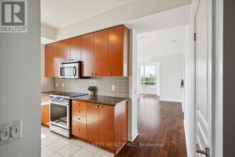 1-901 Hurontario St in Mississauga, ON - Building Photo - Building Photo