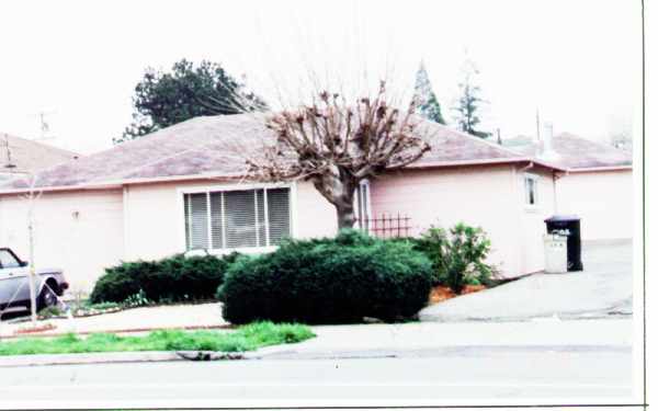 905 Western Ave in Petaluma, CA - Building Photo - Building Photo