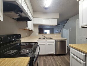 9571 Olde Towne Row in Dallas, TX - Foto de edificio - Building Photo