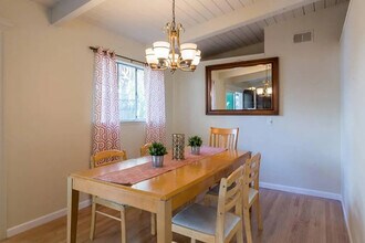 333 Ruth Avenue, Unit House in Mountain View, CA - Building Photo - Building Photo