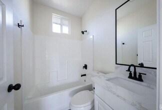 310 Ohio Dr in Bakersfield, CA - Building Photo - Building Photo