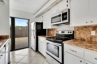 311 3rd Way in West Palm Beach, FL - Building Photo