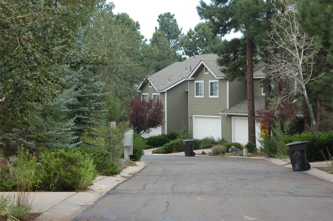 2141 S Linmar Ct in Flagstaff, AZ - Building Photo - Building Photo
