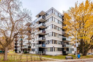 7448 Kingsley in Côte-St-Luc, QC - Building Photo