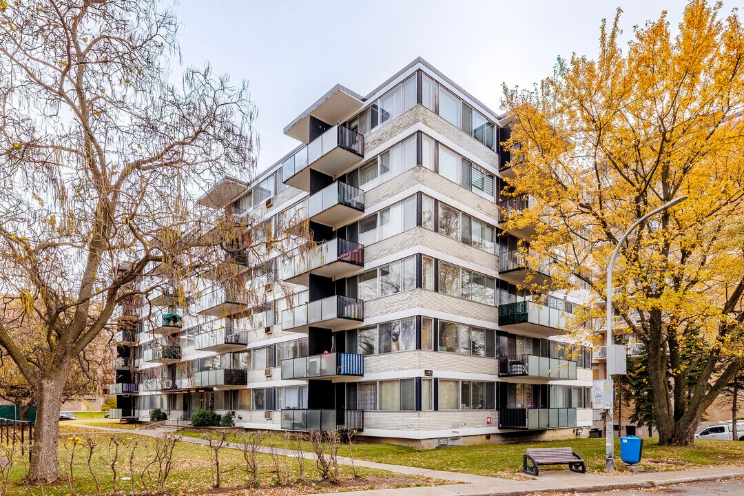 7448 Kingsley in Côte-St-Luc, QC - Building Photo