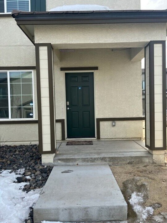 9827 Salty Dog Dr in Reno, NV - Building Photo
