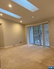 353 Cottonwood Way in Mahwah, NJ - Building Photo - Building Photo