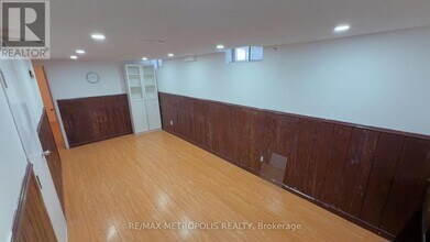 78 Crittenden Square in Toronto, ON - Building Photo - Building Photo