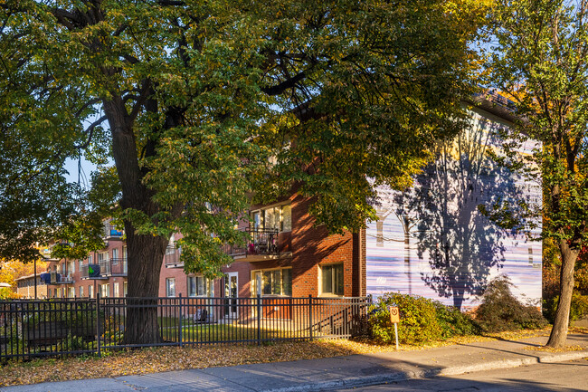 Corporation d’habitation Jeanne-Mance in Montréal, QC - Building Photo - Building Photo